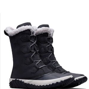 Sorel Black Lace-Up Women's Winter Boots with White Shearling